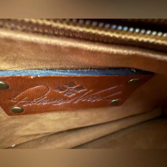 Patricia Nash retired crossbody/wristlet combo brown. Many compartments - Picture 8 of 8